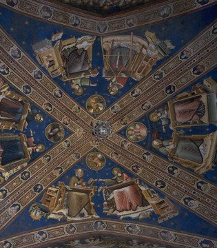 Tolentino Basilica di San Nicola: volta affrescata del Cappellone di San Nicola © Regione Marche