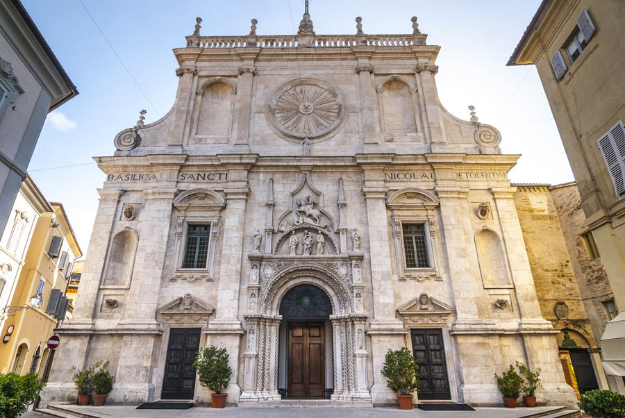 Tolentino Basilica di San Nicola © Claudio Colombo, Fotolia.com