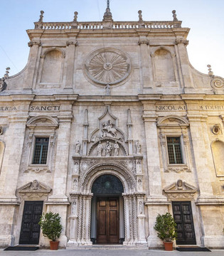 Tolentino Basilica di San Nicola © Claudio Colombo, Fotolia.com