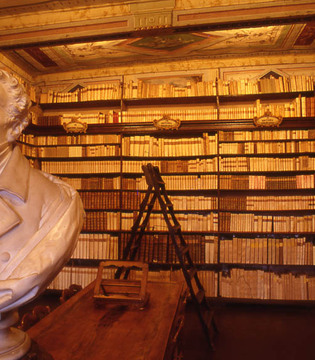 Recanati Una stanza della biblioteca di Casa Leopardi © Regione Marche