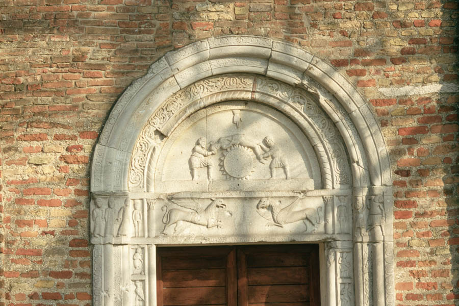Argenta Portale della pieve di San Giorgio © Archivio Provincia di Ferrara / Foto di Andrea Samaritani
