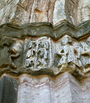 Almenno San Bartolomeo Dettaglio di un capitello © Cinzia Rando