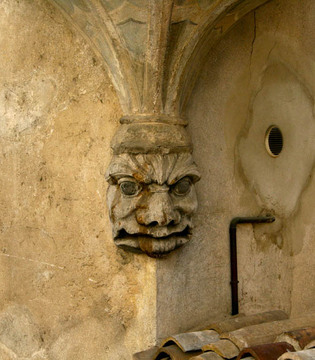 San Giovanni Bianco Un mascherone © Cinzia Rando