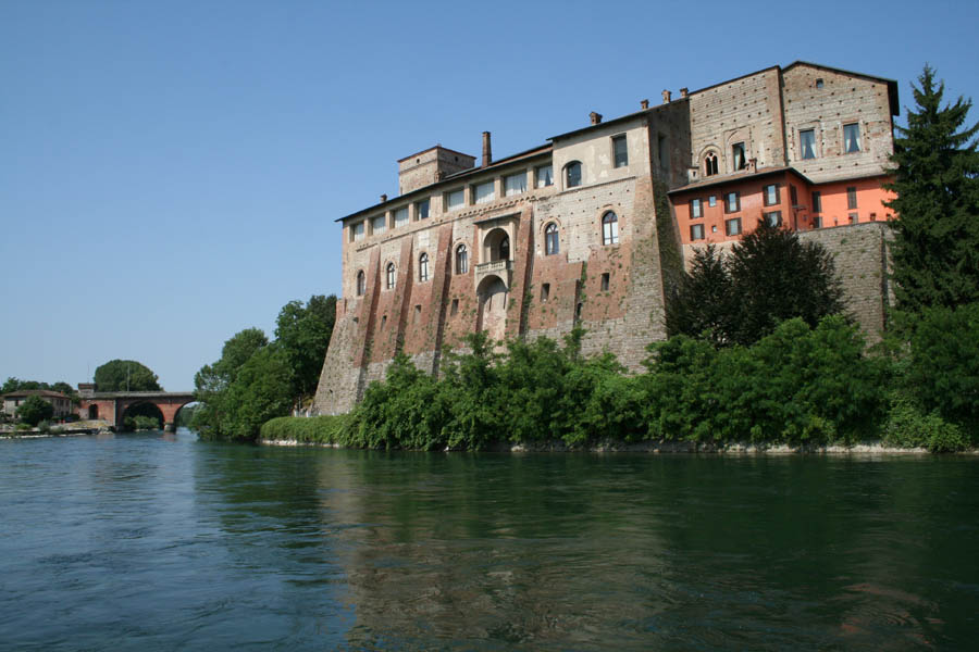 L'Adda a Cassano con vista sul castello ©Cinzia Rando