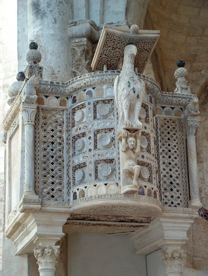Bitonto Cattedrale di Bitonto, il fronte dell'ambone © Ulixes s.c.s., foto Nicola Bastiani