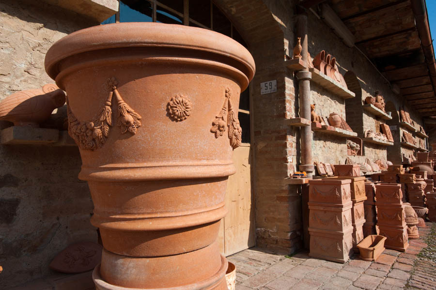 Impruneta Fornace Masini, vasi in esposizione © Fabrizio Ardito