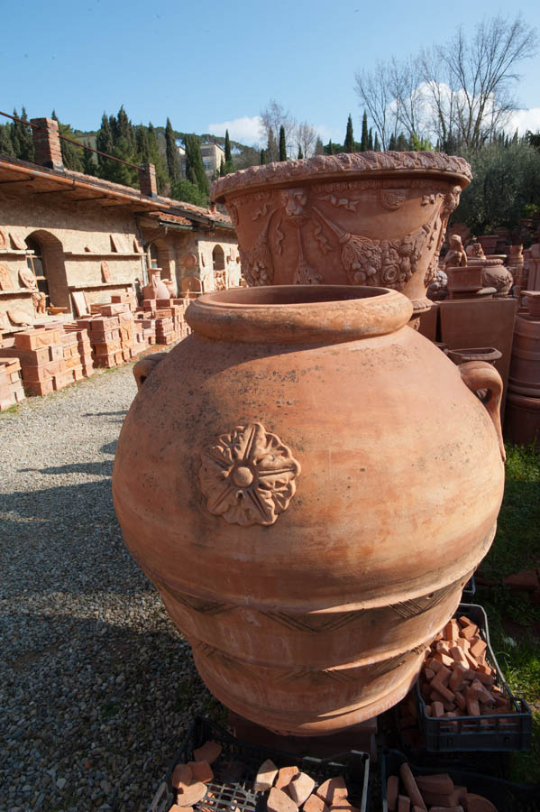 Impruneta Fornace Masini, vasi in esposizione © Fabrizio Ardito