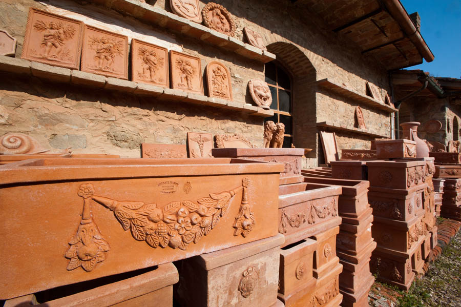 Impruneta Fornace Masini, vasi e fregi in esposizione © Fabrizio Ardito