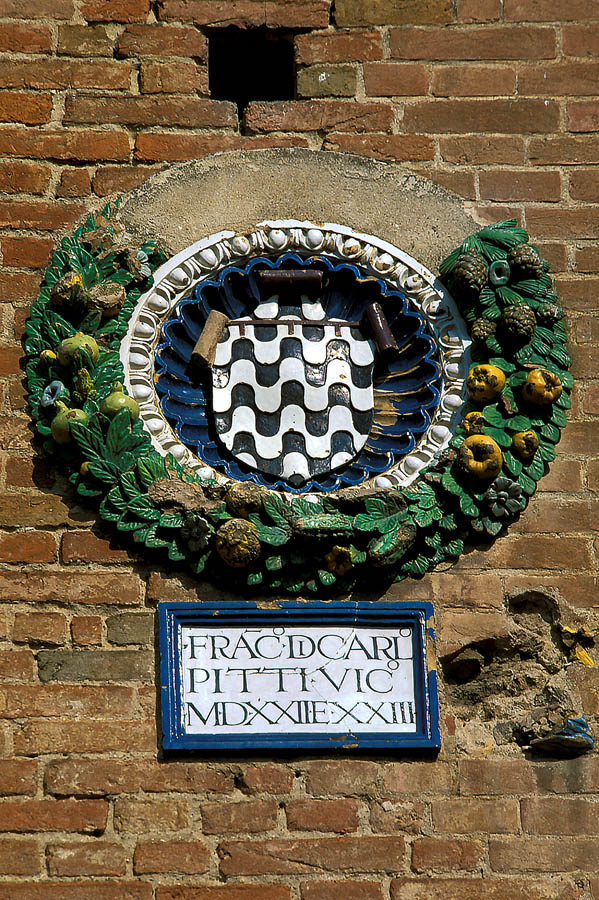 San Miniato Stemmi sul palazzo del Pretorio © Fabrizio Ardito
