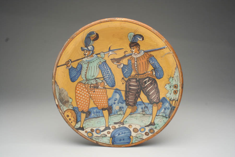 Montelupo Fiorentino Museo della ceramica, piatto con figure © Museo della ceramica di Montelupo, Alessio Ferrari