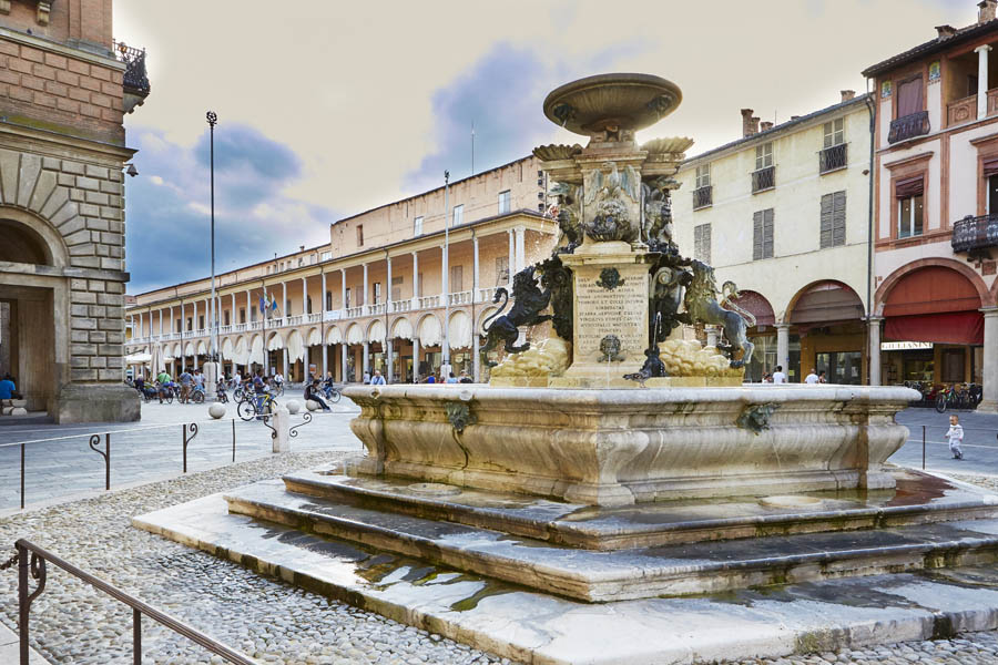 Faenza La fontana di Piazza © Fiorenza Cicogna