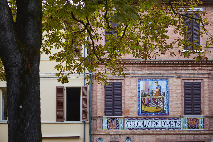 Faenza Insegna di un'antica bottega di ceramiche © Fiorenza Cicogna