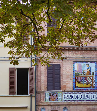 Faenza Insegna di un'antica bottega di ceramiche © Fiorenza Cicogna