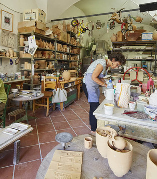 Faenza Il laboratorio di ceramica contemporanea di Mirta Morigi © Fiorenza Cicogna