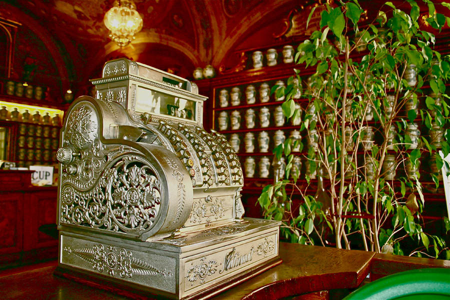 Imola La settecentesca farmacia dell'Ospedale © Cinzia Rando