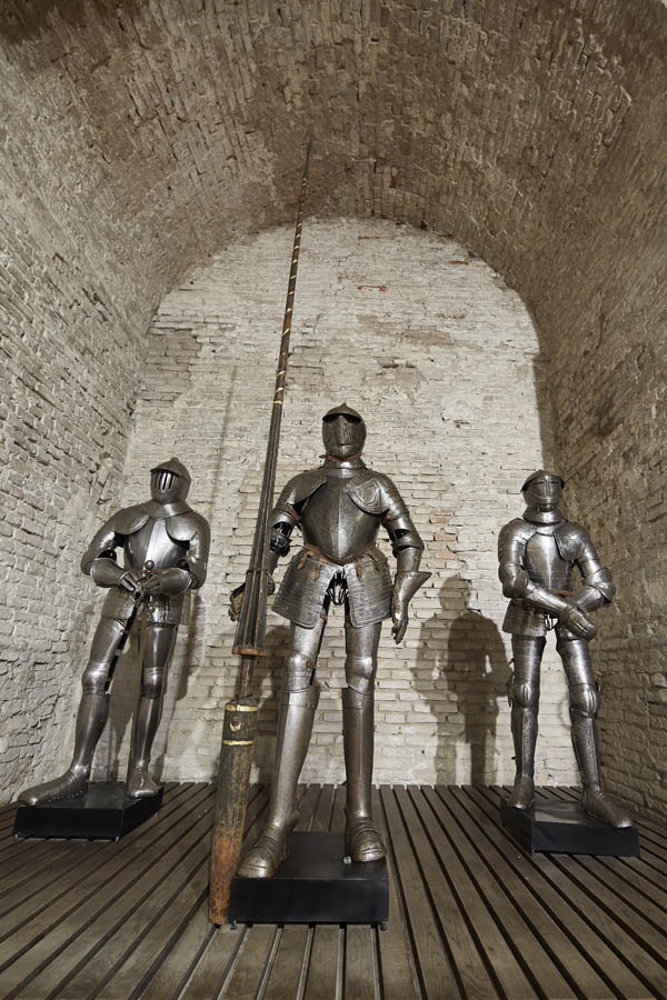Imola La Rocca Sforzesca, antiche armature © Fiorenza Cicogna