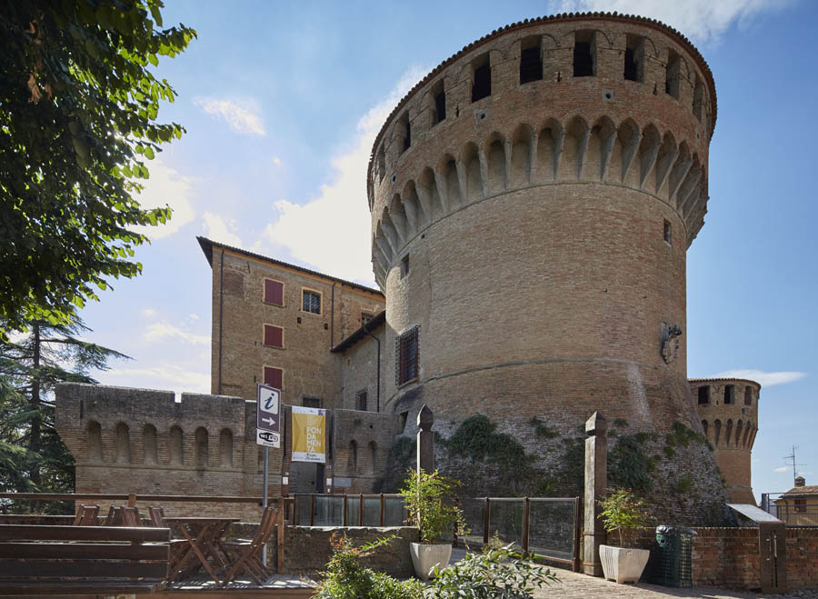 Dozza Il Torresino all'ingresso della Rocca © Fiorenza Cicogna