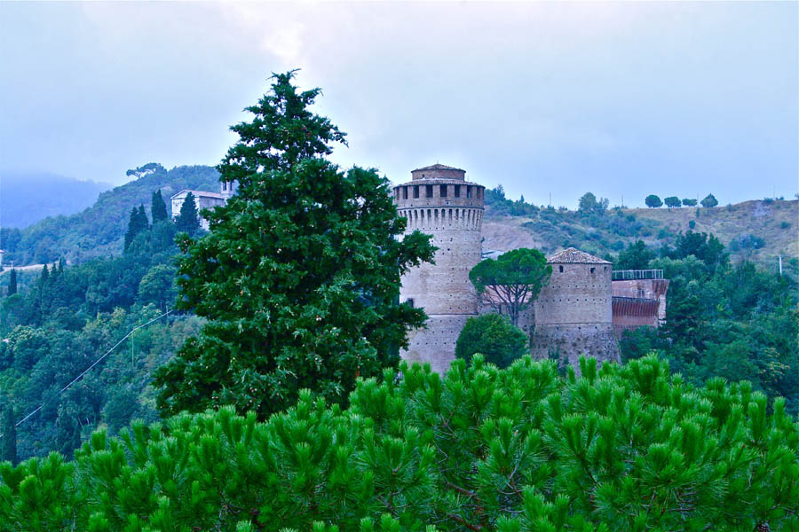 Brisighella Veduta della Rocca tra la vegetazione © Cinzia Rando