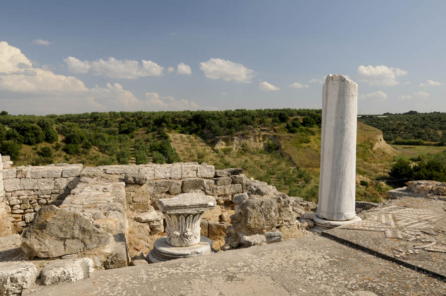 Canne della Battaglia Resti della cittadella e panorama © Viaggiareinpuglia.it. Foto Mirabilia Sistemi