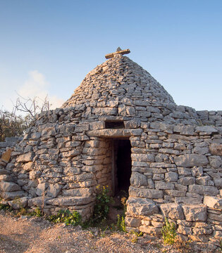 Corato Trullo nei campi tra Corato e Bisceglie © Natalino Russo