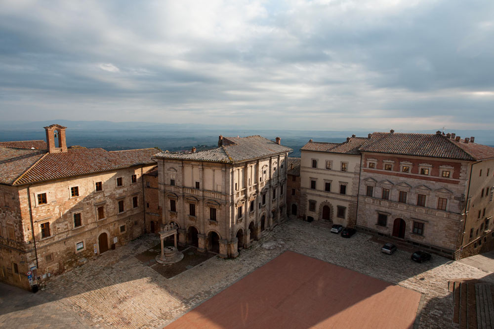 Montepulciano Piazza Grande (dal palazzo comunale) © Fabrizio Ardito