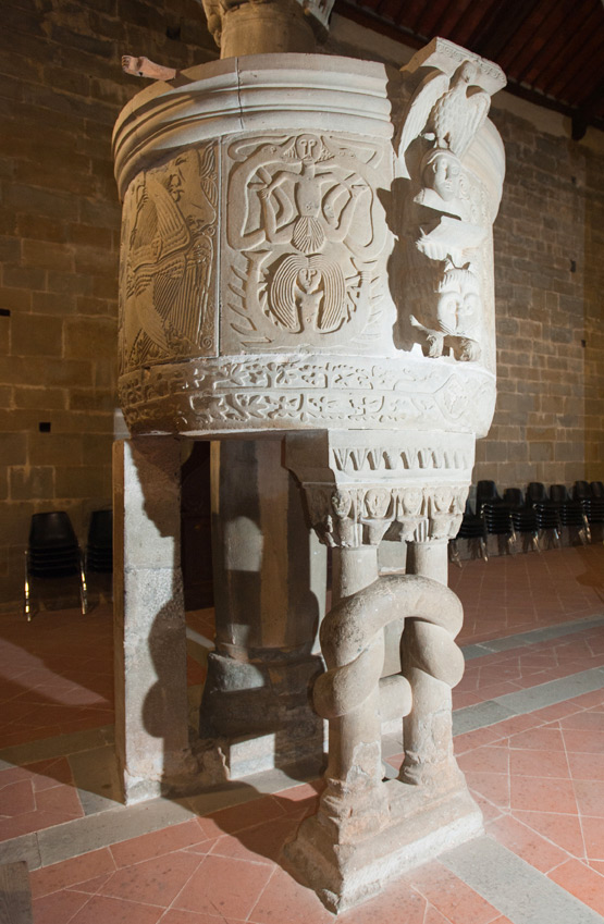 Pieve di Gropina Interno, pulpito © Fabrizio Ardito