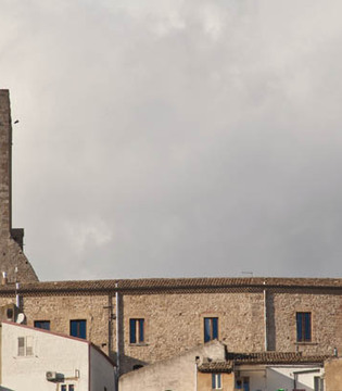 Pietramontecorvino Palazzo Ducale e torre normanna © Viaggiareinpuglia.it. Foto WildRatFilm