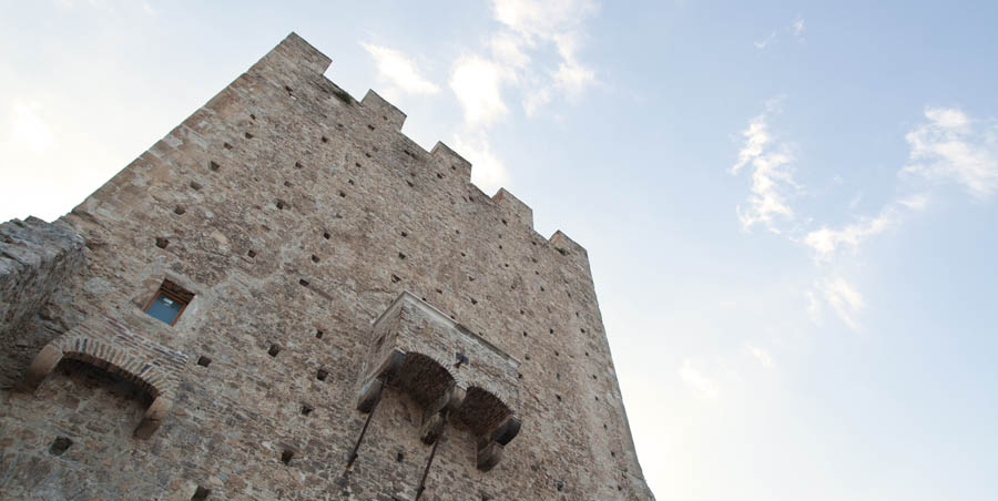 Pietramontecorvino Torre normanna © Viaggiareinpuglia.it. Foto WildRatFilm