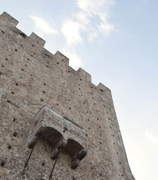 Pietramontecorvino Torre normanna © Viaggiareinpuglia.it. Foto WildRatFilm