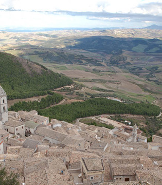 Sant'Agata di Puglia Panorama sui Monti Dauni © Viaggiareinpuglia.it. Foto WildRatFilm