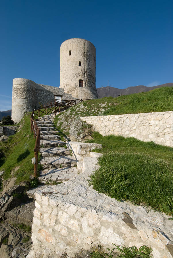Summonte La torre del castello medievale © Natalino Russo