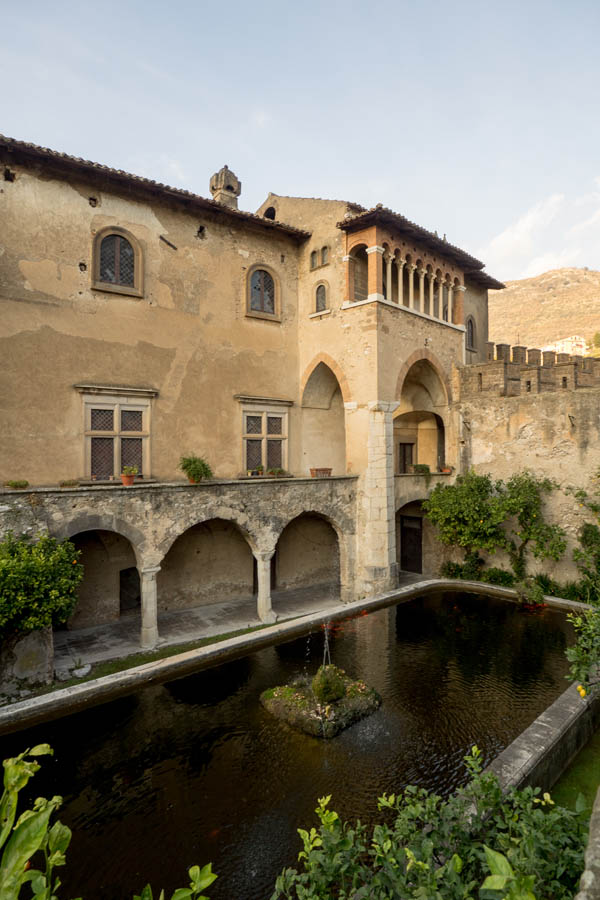 Lauro Castello Lancellotti, la grande vasca nel secondo cortile © Natalino Russo