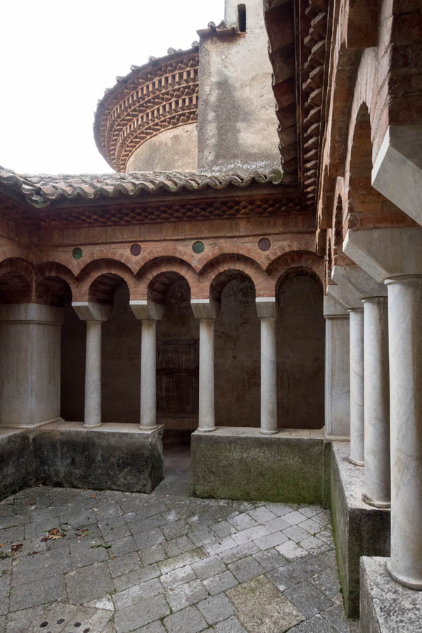 Lauro Castello Lancellotti, il chiostrino © Natalino Russo