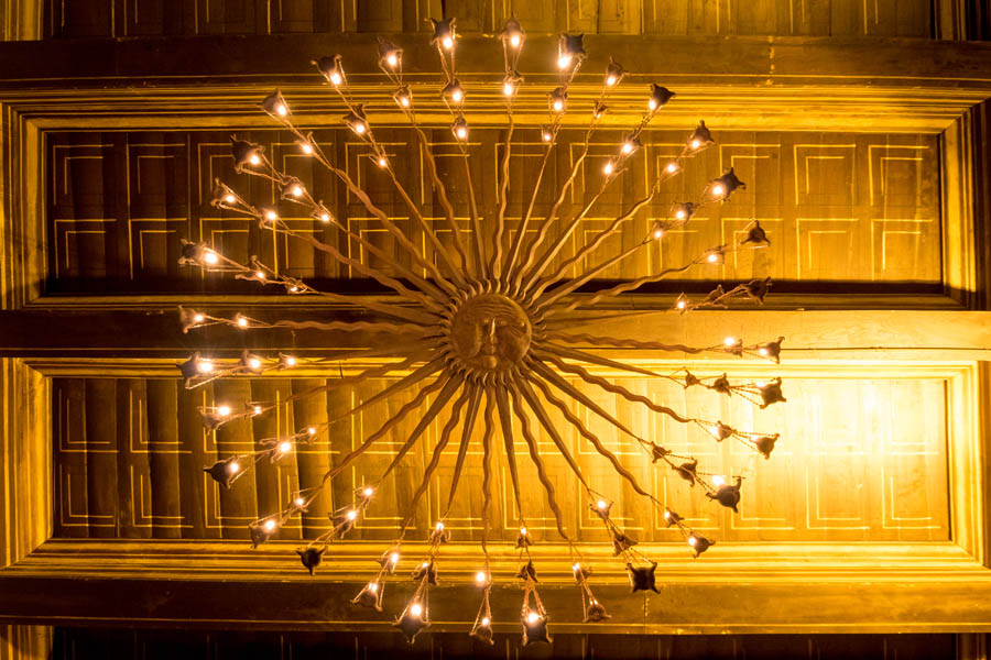 Lauro Castello Lancellotti, il lampadario nella Sala d'Armi © Natalino Russo