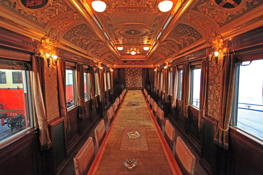 Portici Museo nazionale ferroviario di Pietrarsa, interno di un vagone d'epoca © Museo Nazionale Ferroviario di Pietrarsa