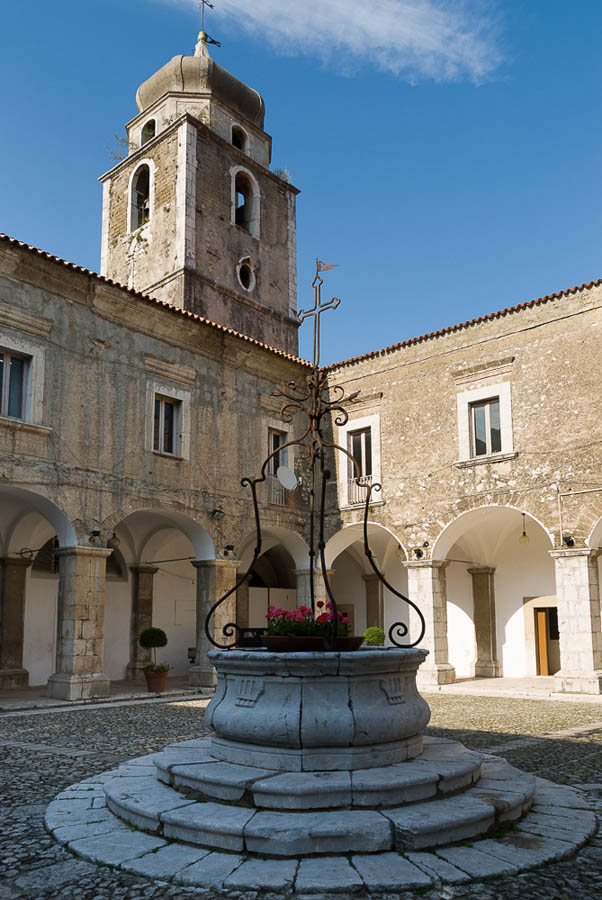 Montesarchio Il chiostro di San Francesco (XIV secolo) © Natalino Russo