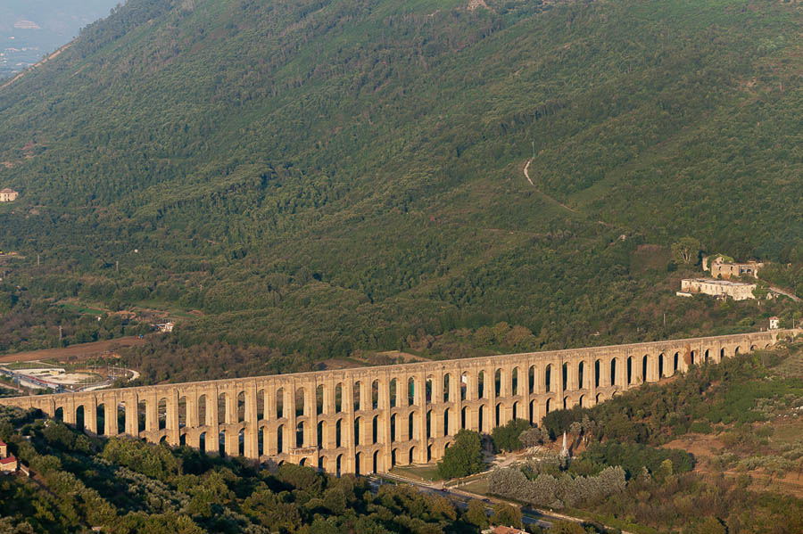 Maddaloni L'acquedotto Carolino dall'alto © Natalino Russo