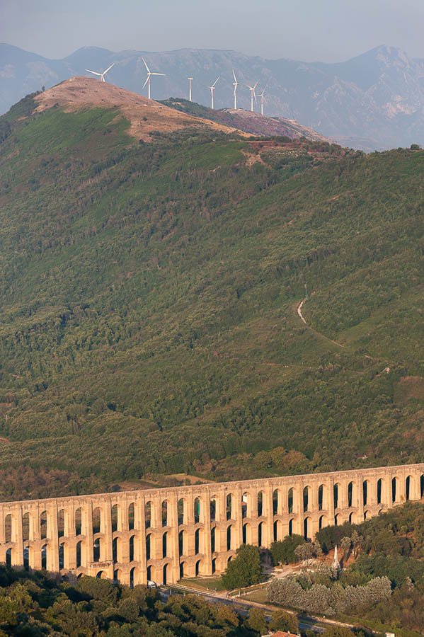 Maddaloni L'acquedotto Carolino dall'alto © Natalino Russo