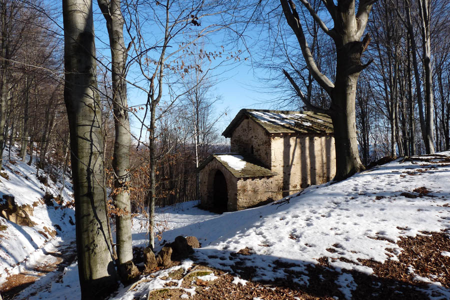 Monte Fenera Oratorio di San Grato, panorama invernale © Archivio Ente di Gestione delle Aree Protette della Valle Sesia