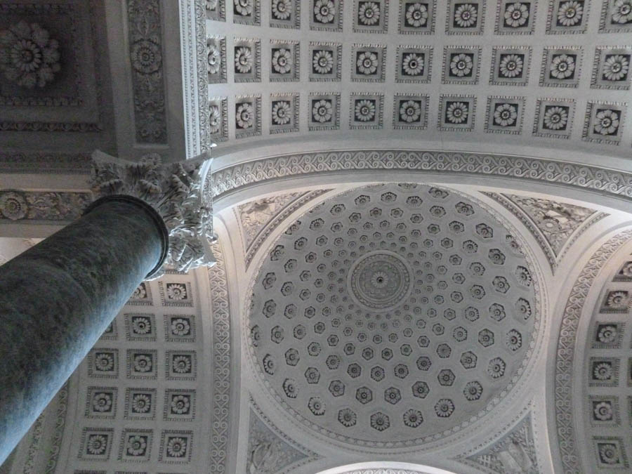 Maggiora Scurolo di Sant'Agapito, particolare della volta e delle colonne © Elena Rame