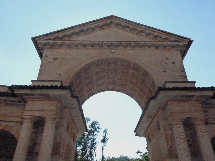 Boca Santuario del Crocifisso, Particolare dell'arco esterno © Elena Rame