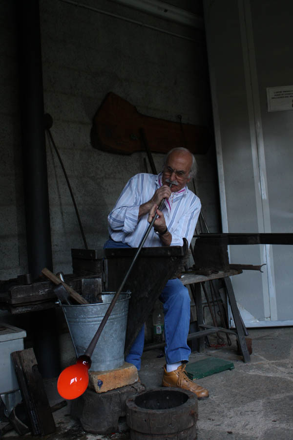 Piani d'Invrea Lavorazione artigiana del vetro © Archivio Museo del Vetro