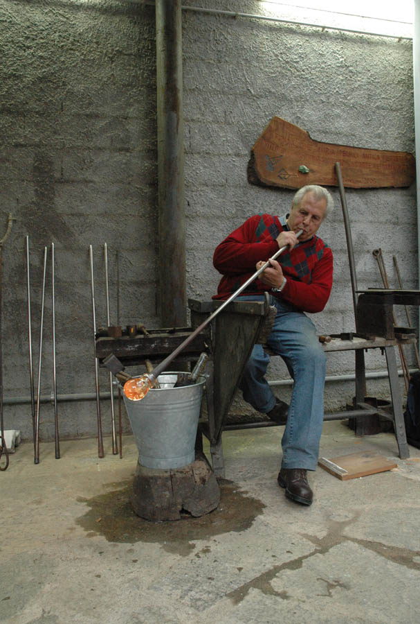 Piani d'Invrea Lavorazione artigiana del vetro © Archivio Museo del Vetro