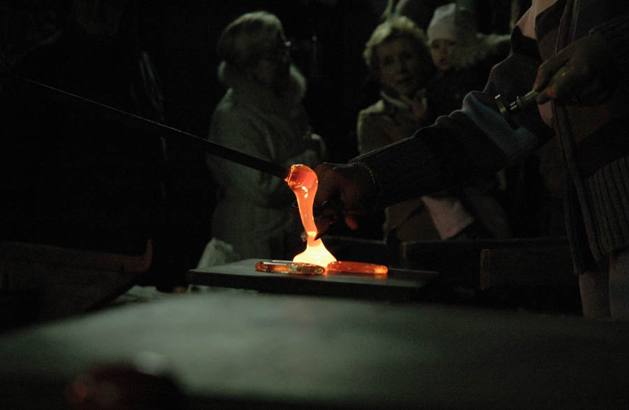 Piani d'Invrea Lavorazione artigiana del vetro © Archivio Museo del Vetro