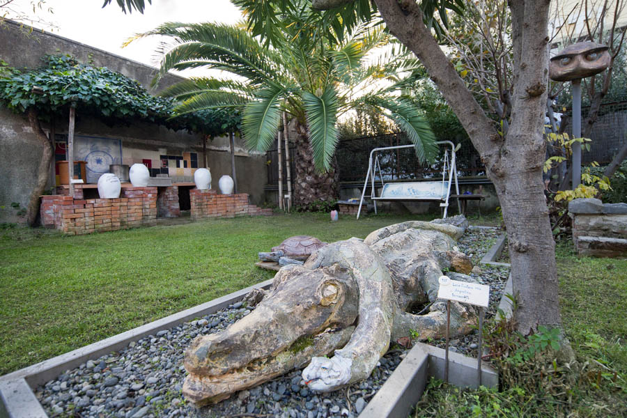Albissola Marina G. Mazzotti Museo Giardino. Coccodrillo di Lucio Fontana © Fiorenza Cicogna