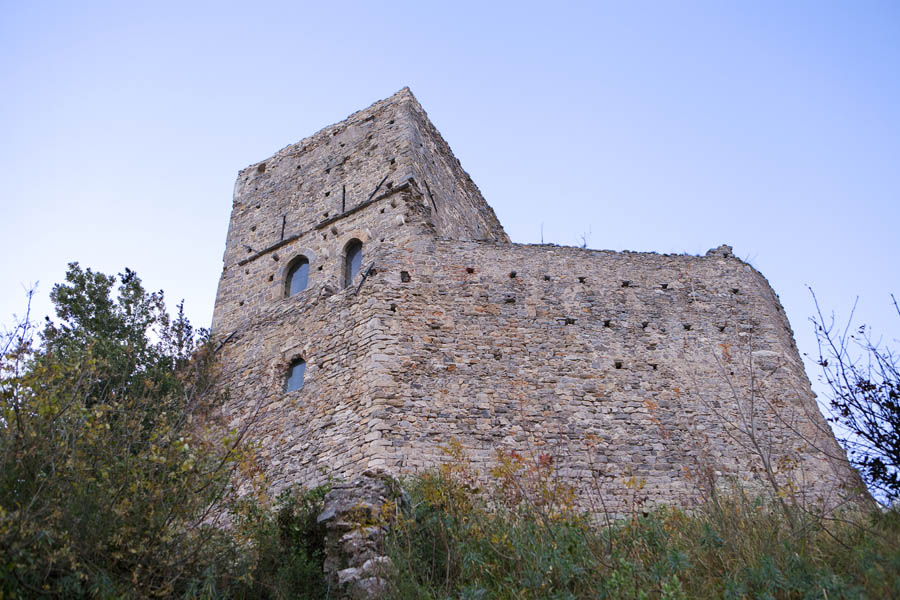 Zuccarello Castello. Ruderi © Fiorenza Cicogna