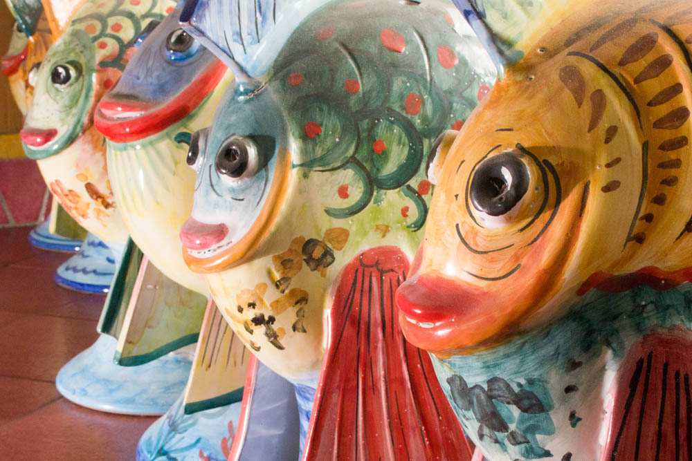 Vietri sul Mare Oggetti in ceramica con motivi della tradizione vietrese © Natalino Russo