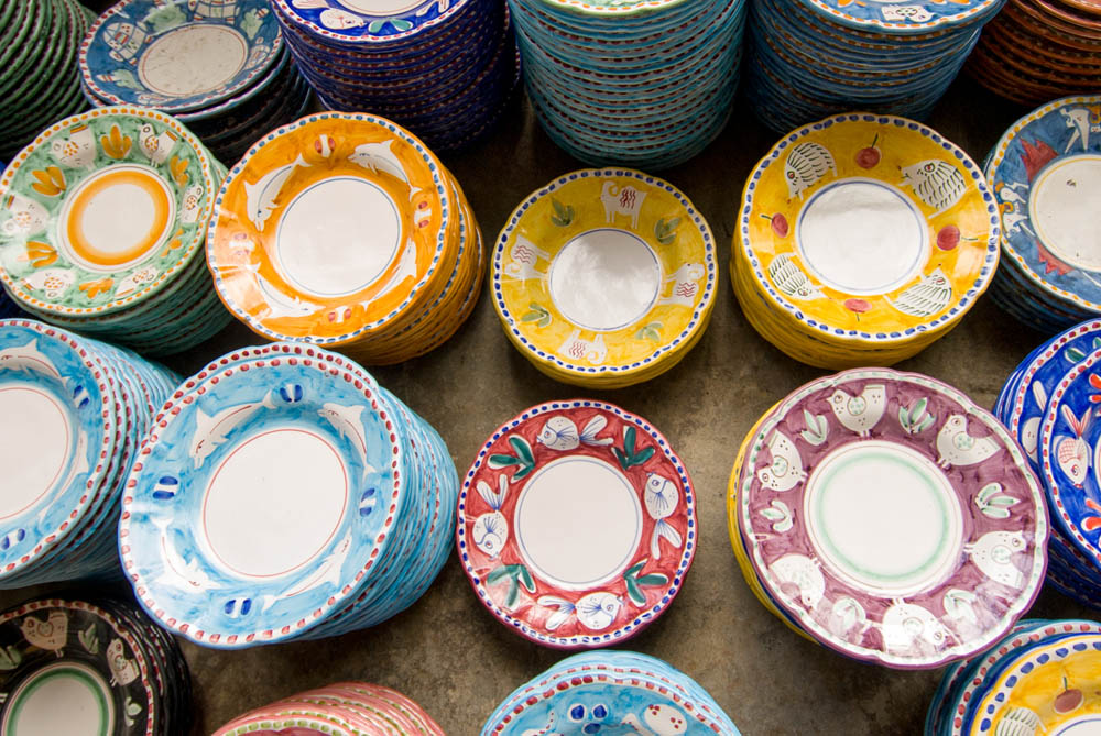 Vietri sul Mare Piatti in ceramica vietrese © Natalino Russo
