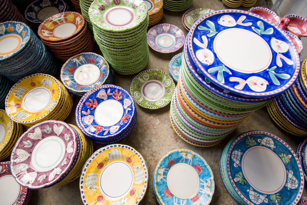 Vietri sul Mare Piatti in ceramica vietrese © Natalino Russo