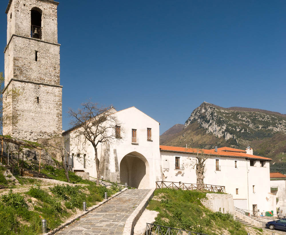 Giffoni Valle Piana Il convento di San Francesco nel centro del paese © Natalino Russo